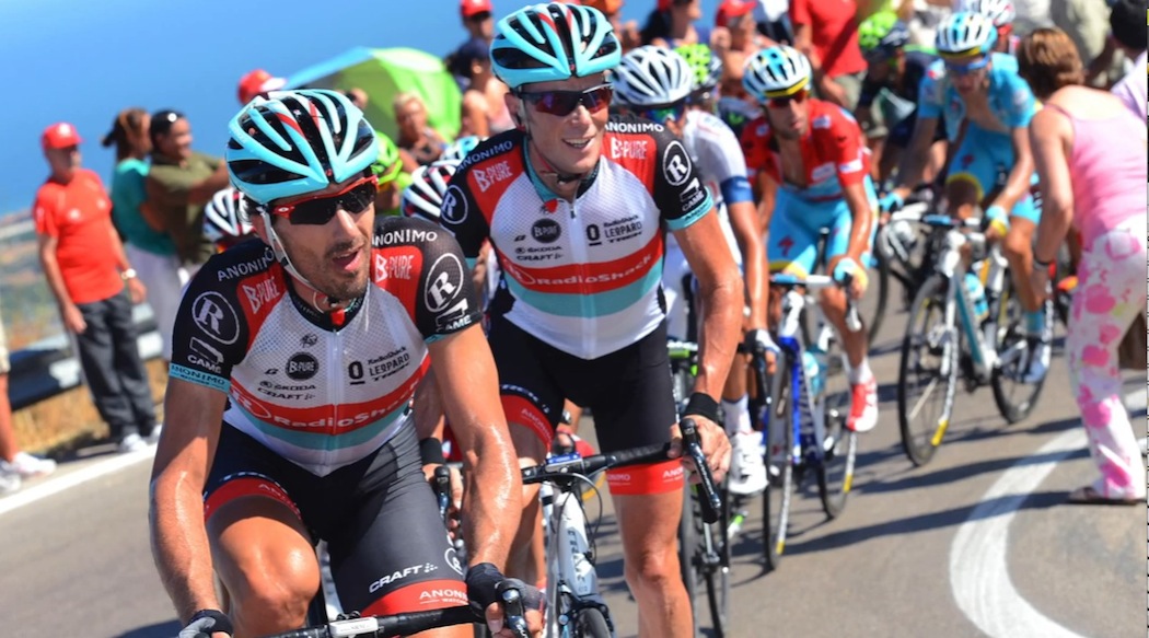 Fabian Cancellara ลาก Chris Horner ขึ้นเขาใน Vuelta.... Super Domestic in action! 