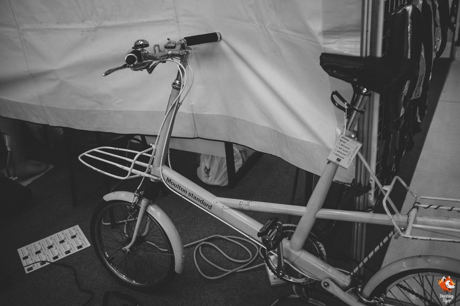 โมลตั้นสวยๆ ของบูทที่จัดงาน โพสต์นี้พอแค่นี้ก่อน แล้วมาต่อกันกับจักรยานวินเทจและผลงานทีสีสเกี่ยวกับจักรยานใน Part 3 ครับ