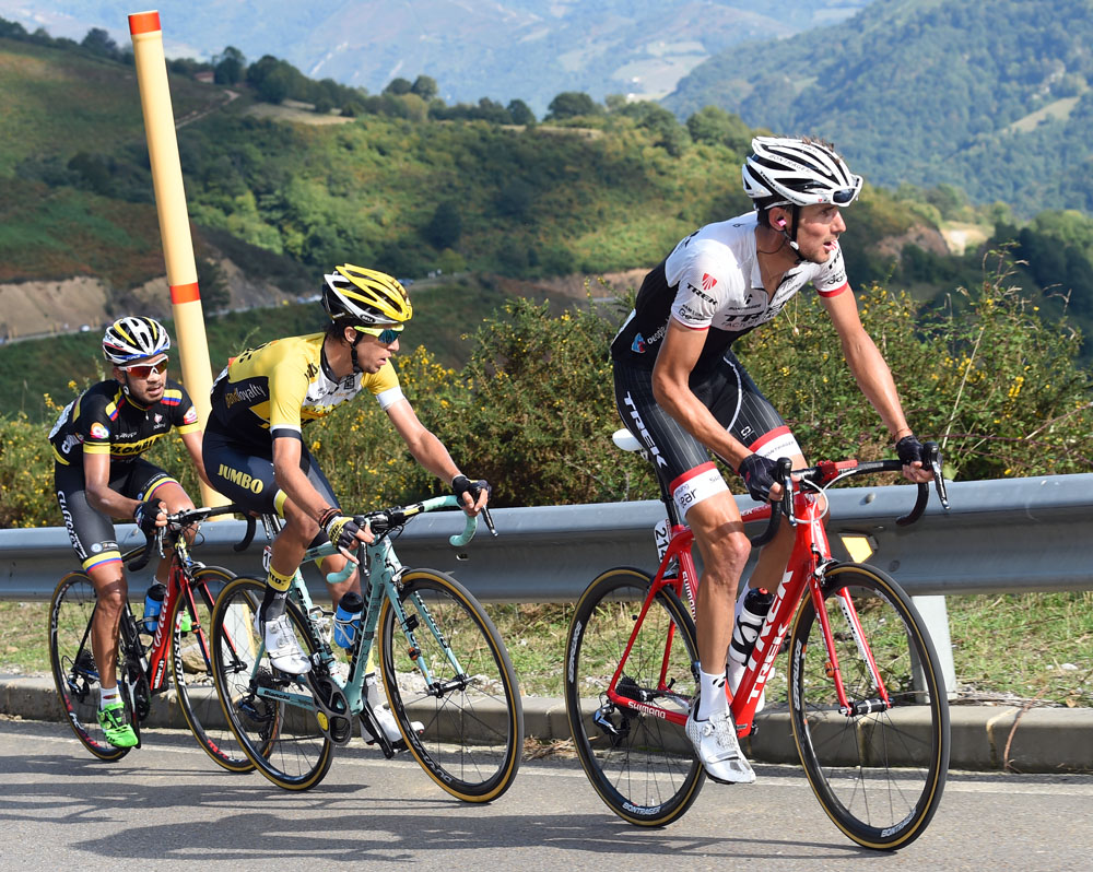 Frank Schleck escapes on stage sixteen of the 2015 Tour of Spain