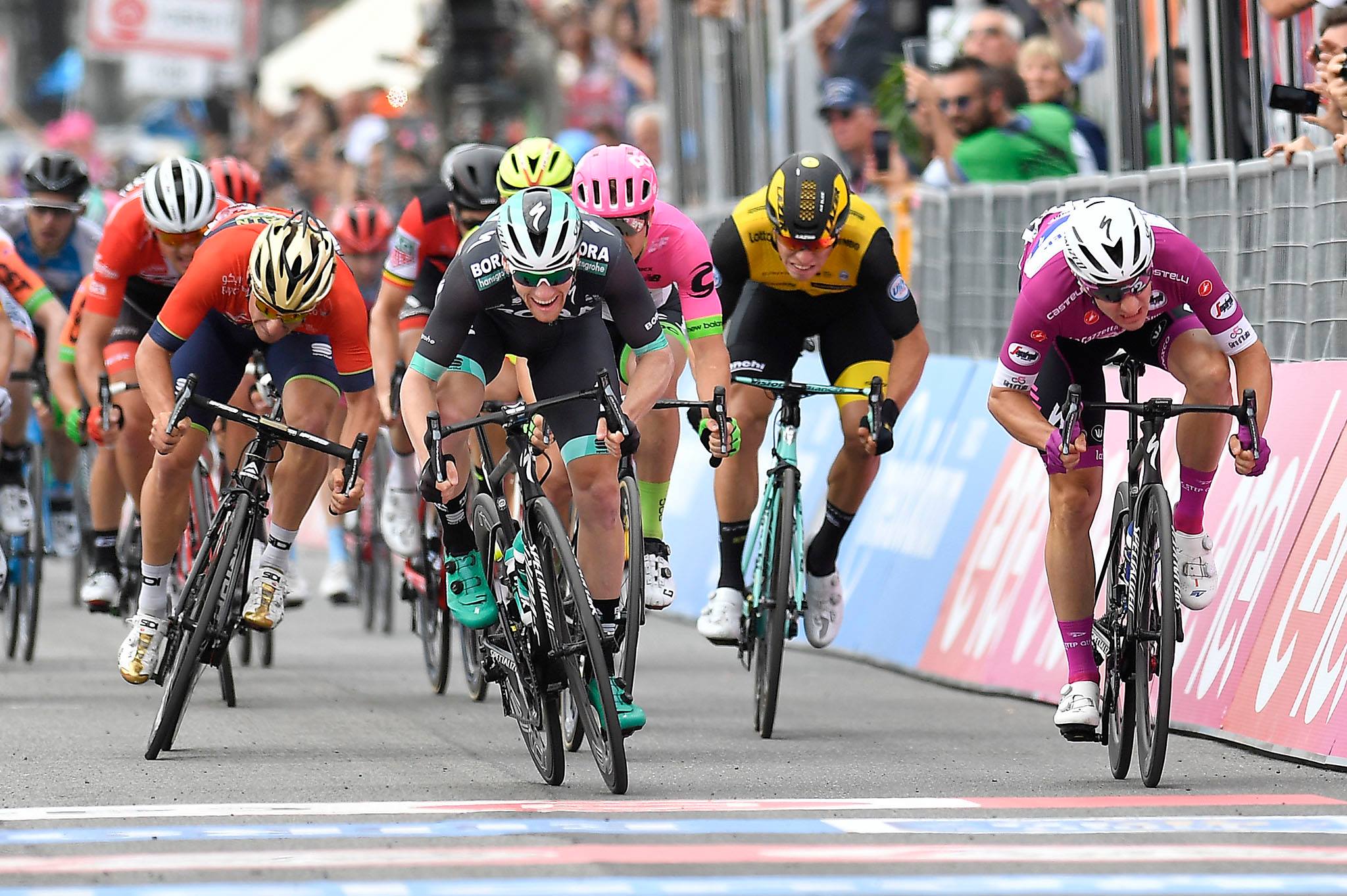 Giro 2018 stage 7 sprint bennet viviani